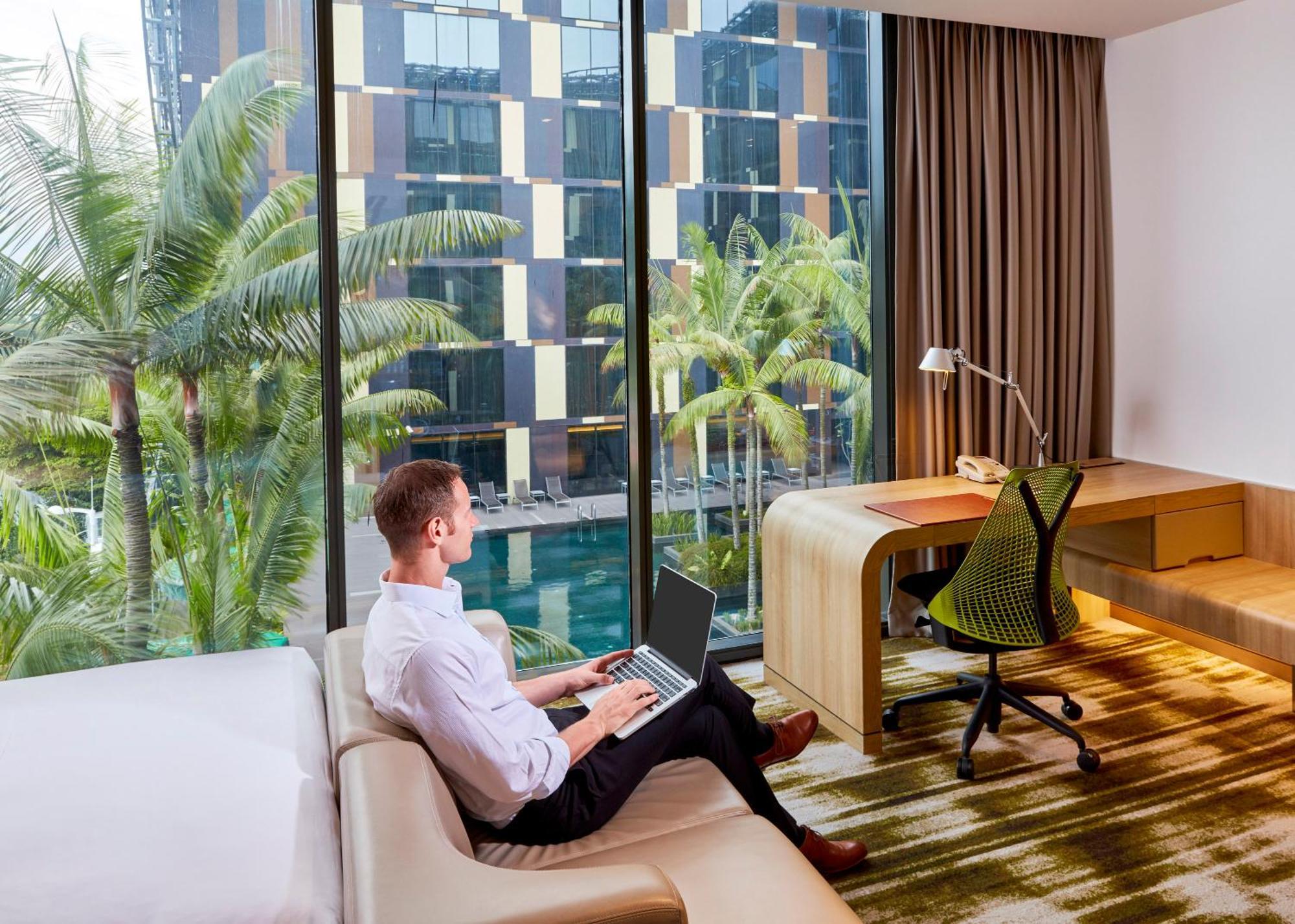 Crowne Plaza Changi Airport By Ihg Singapore Exterior photo A guest at the hotel